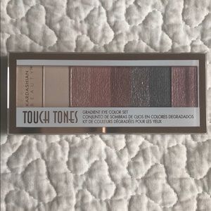 ❗️Rare❗️Kardashian Beauty Touch Tones palette
